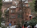 Dass rassistische und faschistische Denkmuster bei Mitarbeiter_innen der Polizei keine Seltenheit sind, ist nicht erst nach Skandalen, wie der Ku-Klux-Klan-Mitgliedschaft mehrerer Baden-Württemberger Polizisten, rassistischen Comics im Kalender der DPolG (Deutsche Polizeigewerkschaft) oder den fatalen Ermittlungsfehlern im Zusammenhang mit den Morden der Nazi-Terrorgruppe NSU bekannt. Ein aktueller Bericht bei Indymedia zeigt nun auch die Nähe zweier hochrangiger Mannheimer Polizeibeamter zu völkisch...